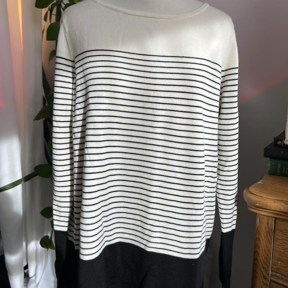 Vince Camuto Preppy Striped Black and White Sweater Woman’s Size Large